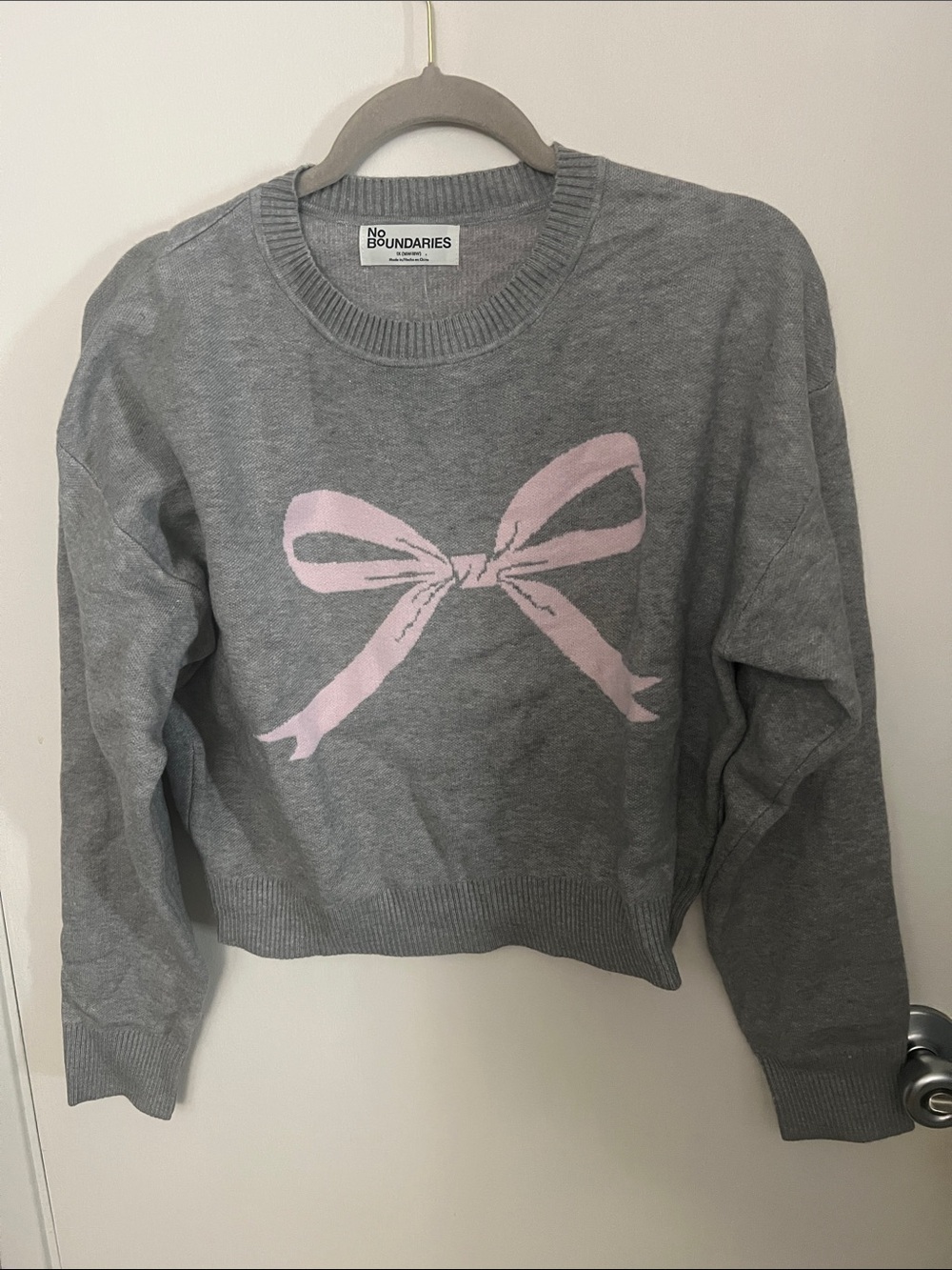 NEW No boundaries gray pullover sweater with pink bow graphic